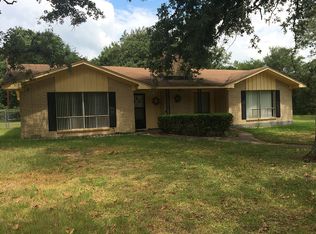 16 Mohawk Ln, Hilltop Lakes, TX 77871