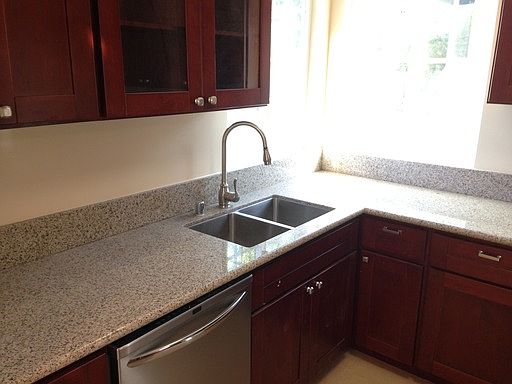 5th image of 2823 S Holt Ave