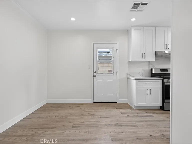 7359 Louise Ave — Photo 14