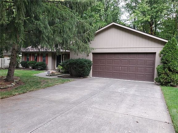 2nd image of 32576 Oakhurst Dr