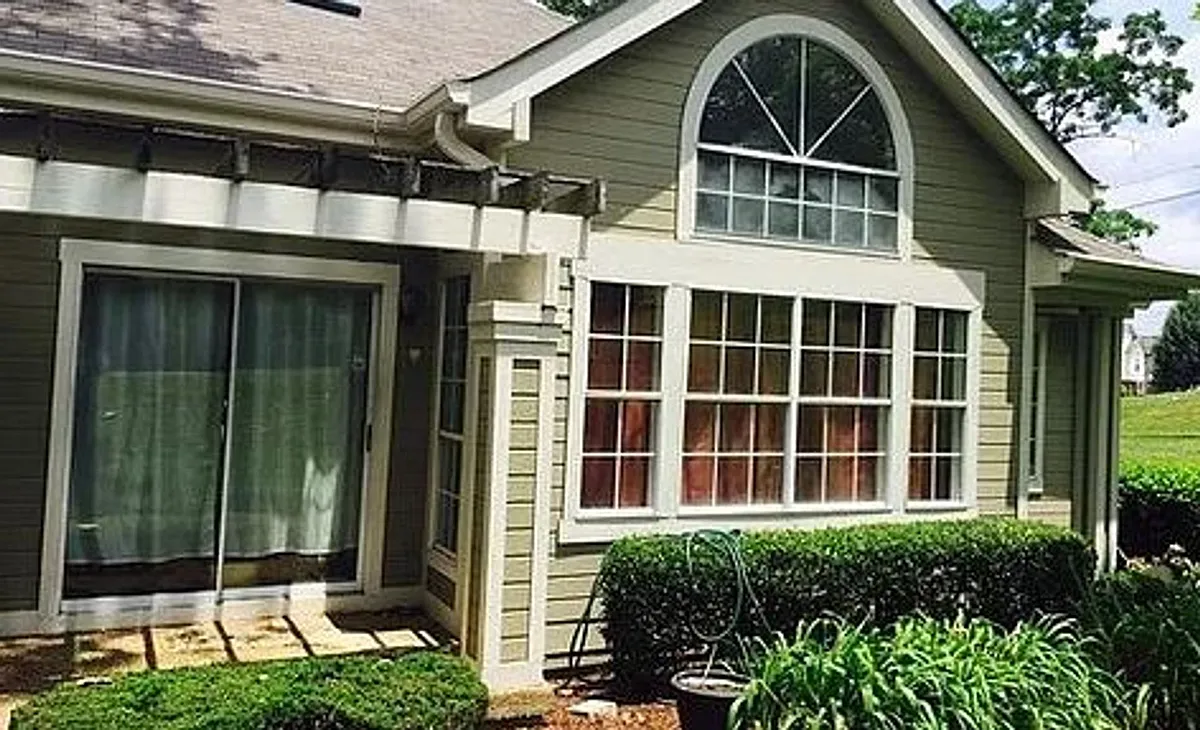 Building Photo - 129 Cherry Hill Dr #10D