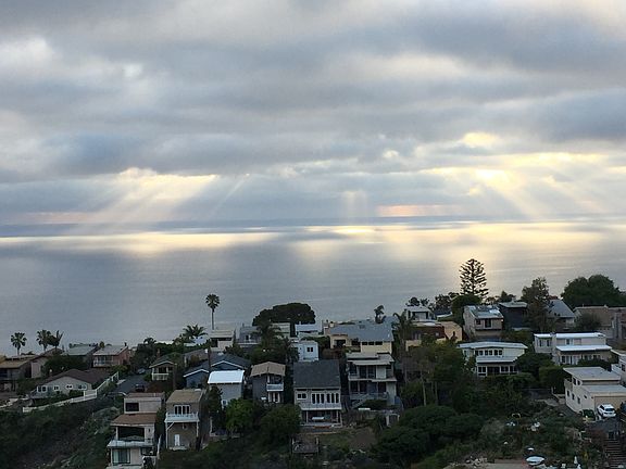 Sunset w beautiful rays