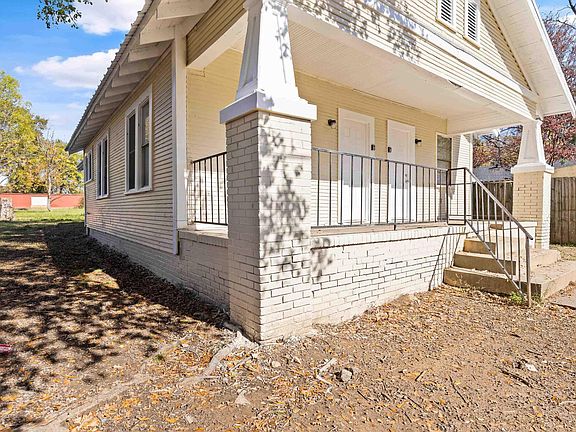 3rd image of 207 Mitchell St