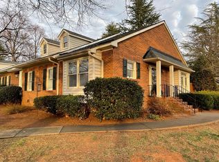 1900 Cliff Pointe Ct, Winston Salem, NC 27106