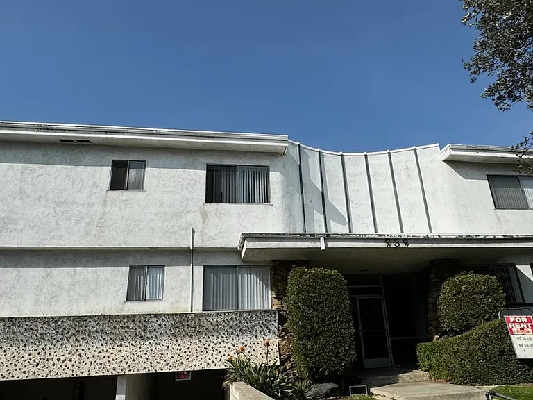 939 E Lexington Dr #9 — Photo 1