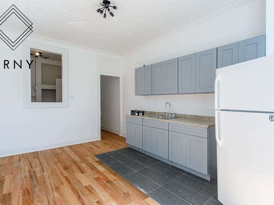 1st image of 256 Melrose St #3R