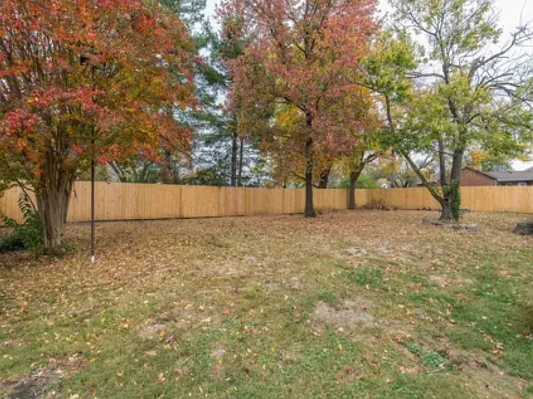 1027 Gainesway Dr — Photo 5
