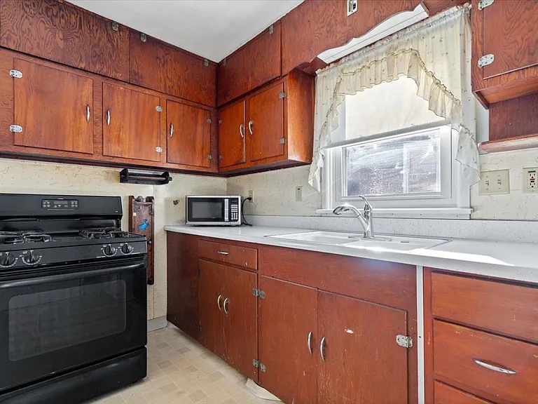3241 S Harvey St — Photo 8
