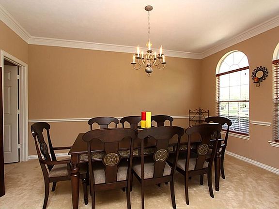 3rd image of 7910 Highland Green Ct
