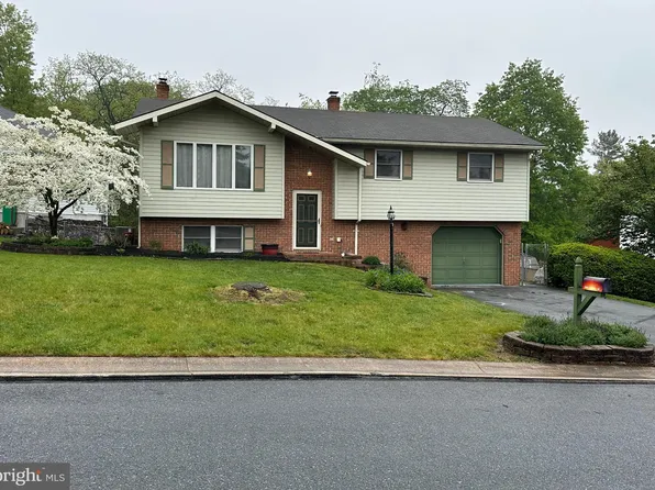 302 Sunset Ln, Lebanon, PA 17046