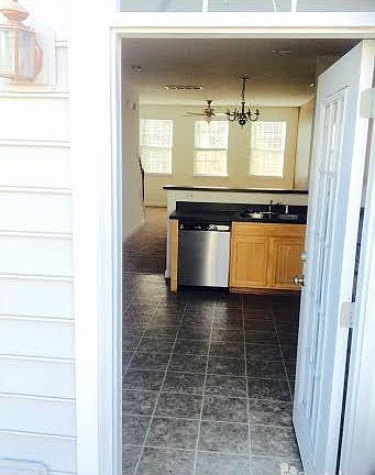 5th image of 218 Paradise Dr