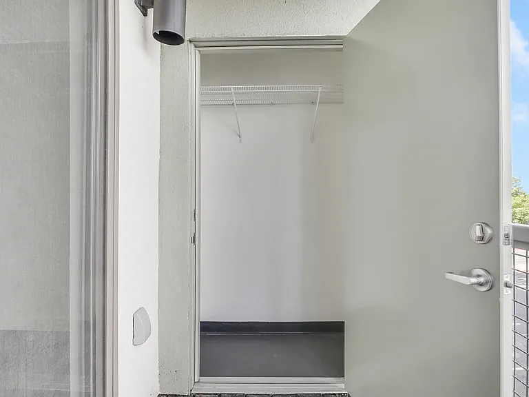 Unit 204 has exact layout as 206 "Rail Runner" (Called "Red River" in virtual tour)
