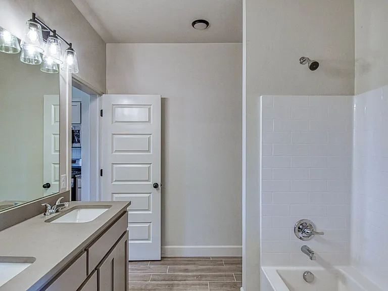 8101 Solare Pl — Photo 21