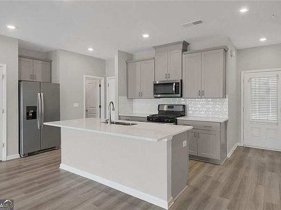 5th image of 1402 Vayda Ct
