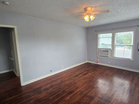 3rd image of 504 Elmhurst Ave APT 3