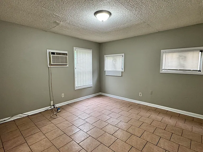 1114 Azalia St — Photo 22