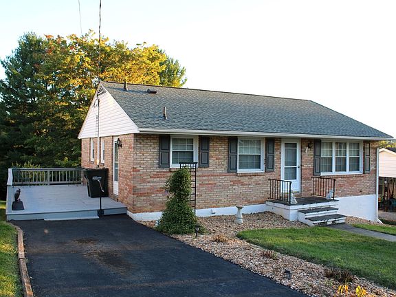 2nd image of 2208 Davis St
