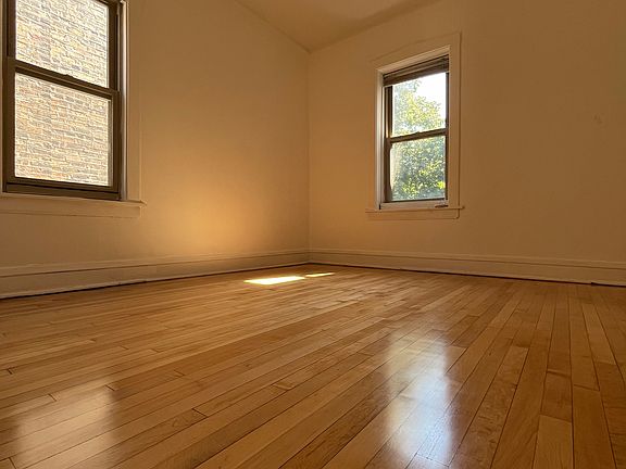 4th image of 4241 N Laramie Ave #2S