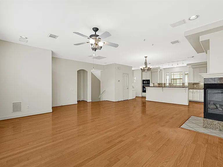 2414 Calumet St #B — Photo 11