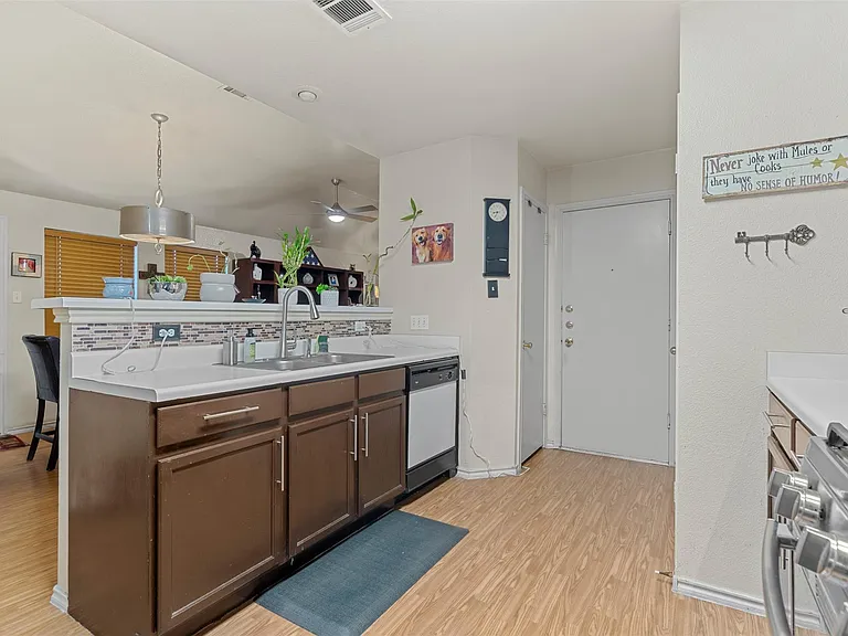 1000 Christopher Ave #B — Photo 11