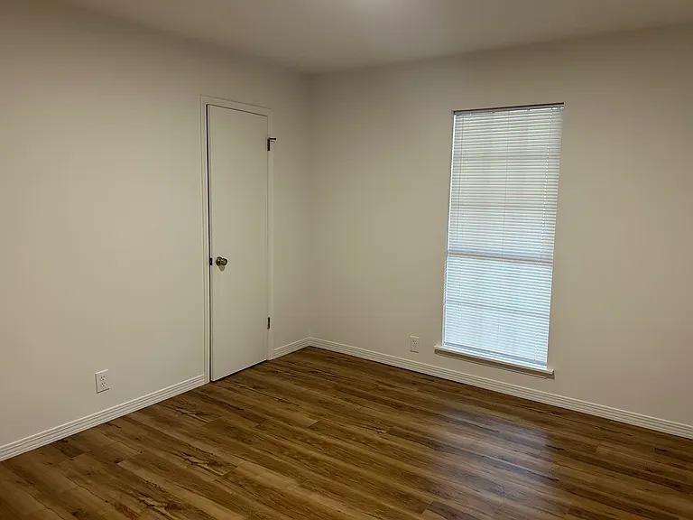 913 Hide A Way Ln — Photo 16