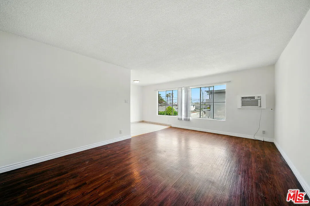 1 bed, 1.0 bath, 703 sqft, $1,895 — Photo 1