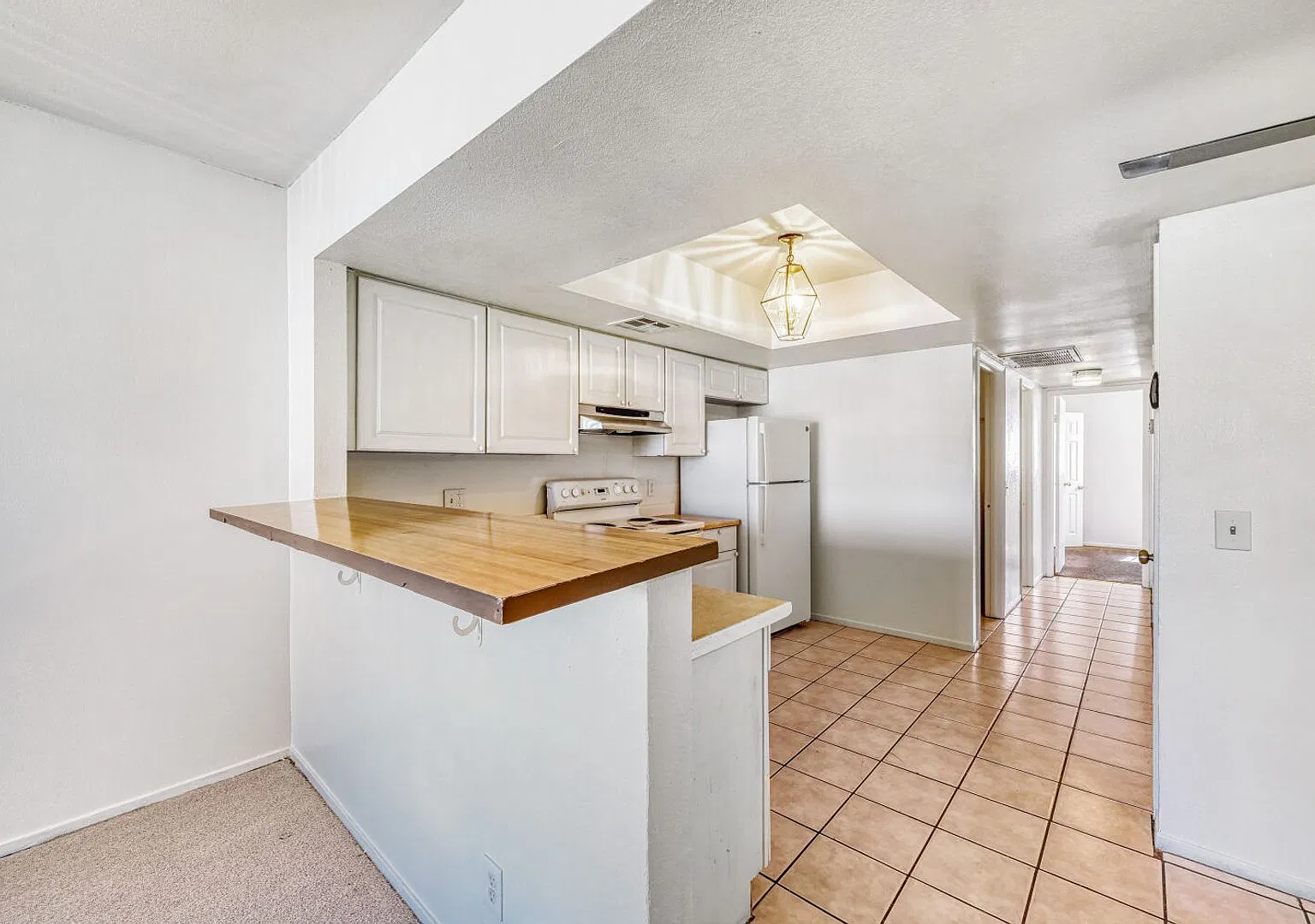 Charming 2-Bedroom Home with Walk-In Closet & Laundry — Photo 4