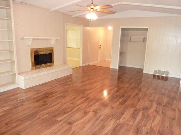 4th image of 1710 San Antonio Dr