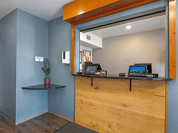 Lobby and Guest Check-in