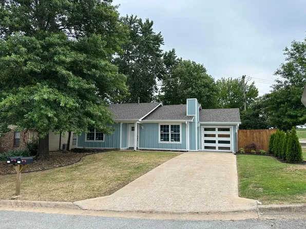 415 W Swallow Cir, Fayetteville, AR 72704