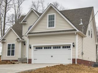 240 Stephen St, Dickson, TN 37055