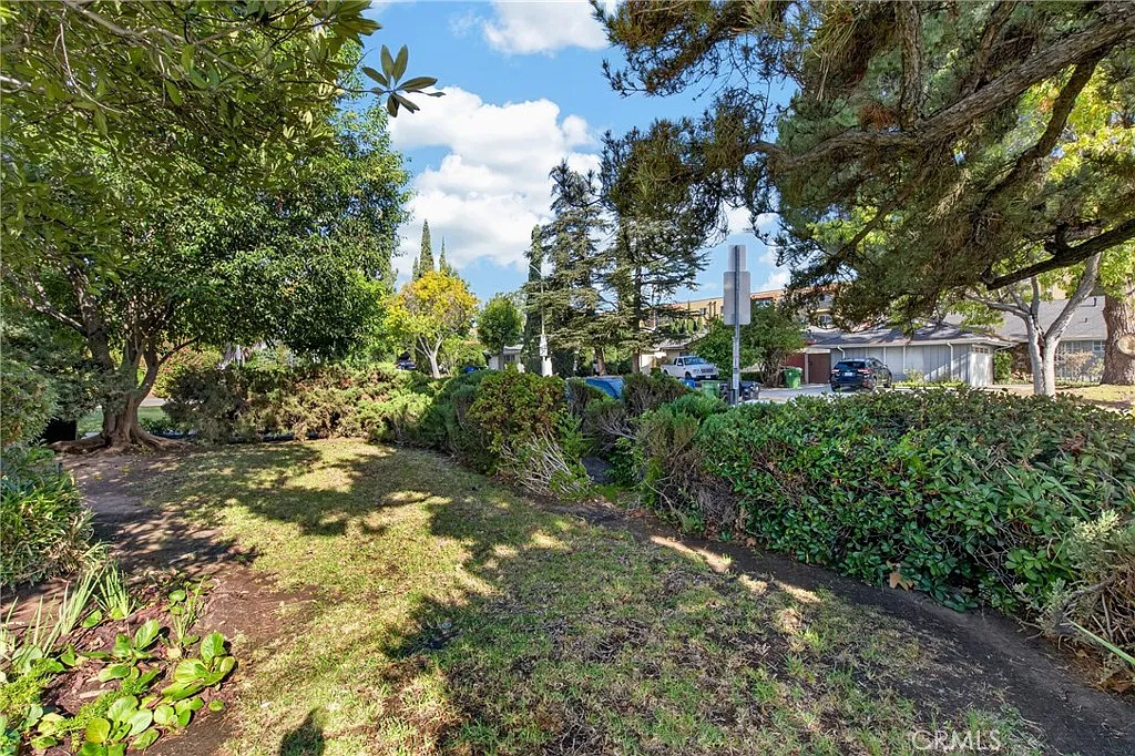 3 bed, 2.5 bath, 1887 sqft, $4,200 — Photo 4