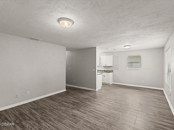 5th image of 317 Reva St