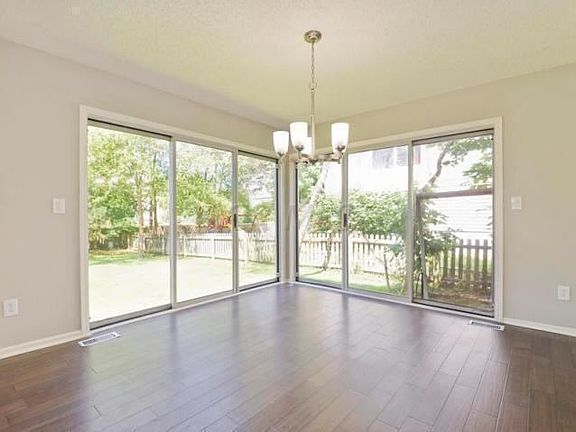 5th image of 2915 Castlebrook Ave