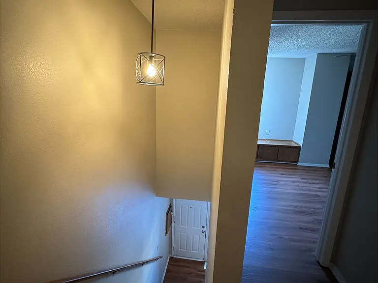 1227 Dallas Dr — Photo 9