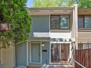 2206 Southgate Sq, Reston, VA 20191