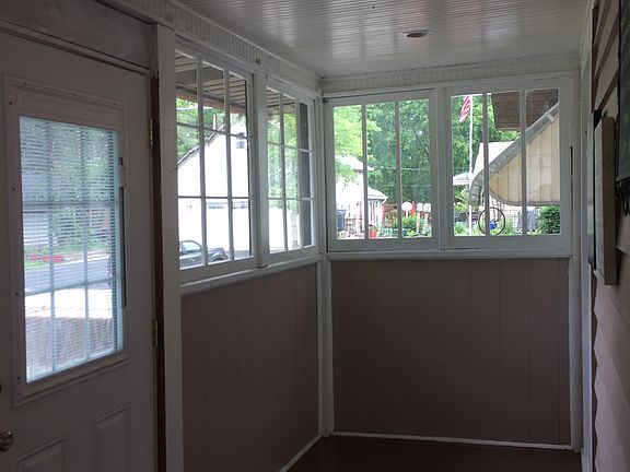 5th image of 298 N Jefferson St