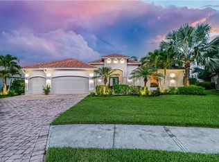 890 Palmetto Pointe Cir, Cape Coral, FL 33991