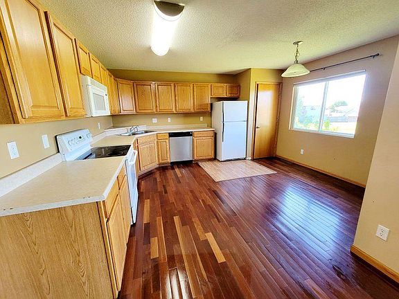 5th image of 1377 Logan Ct