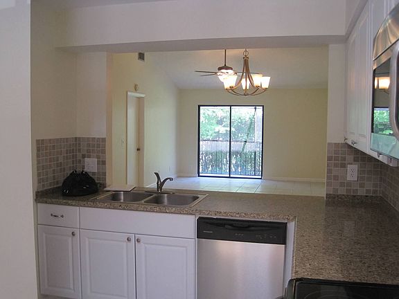 5th image of 2435 SW 22nd Ave #2020