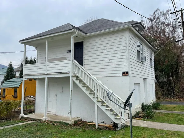633 Commercial Ave, Clifton Forge, VA 24422