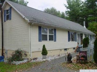 28 Willowbrook Farm Rd, Athens, NY 12015