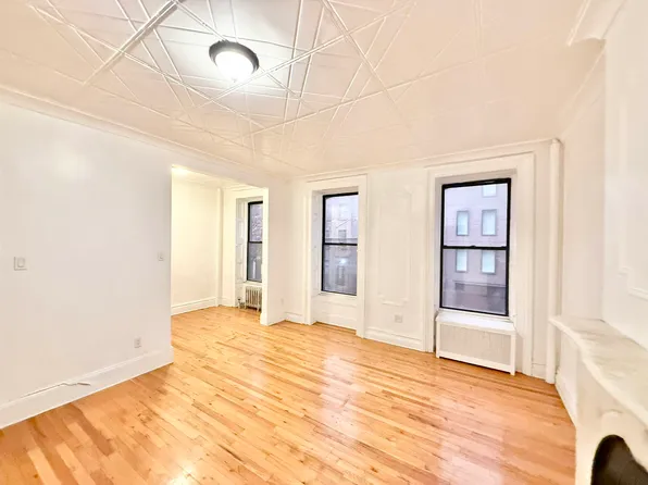 542 Pacific Street image 2 of 11