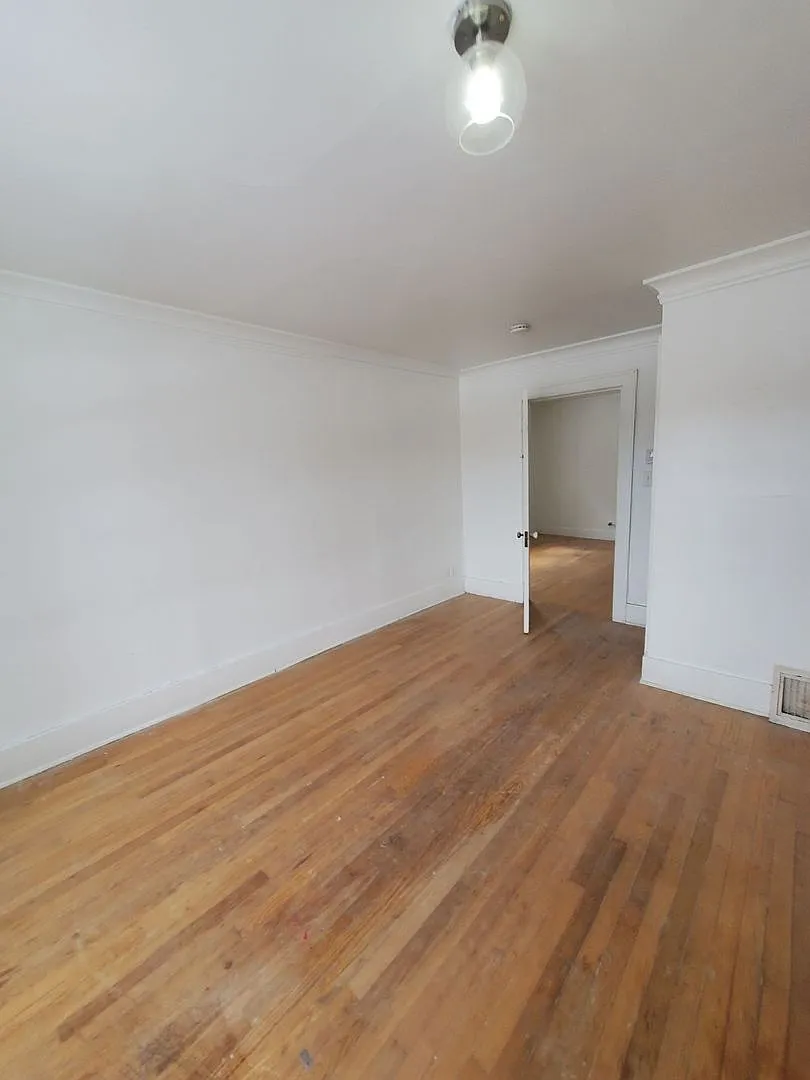 5 Bedroom Single Family — Photo 1