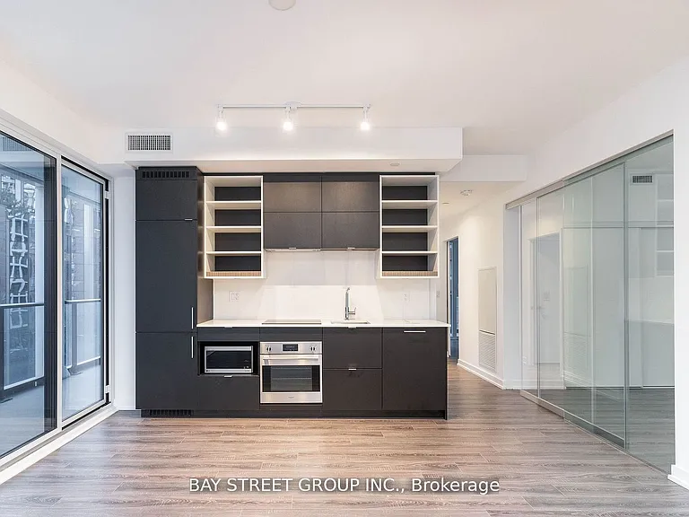 20 Edward St #509 — Photo 8