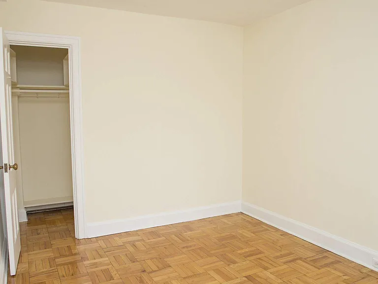 555 Russell Hill Rd — Photo 17