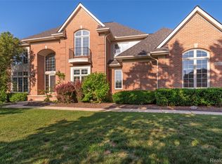 17601 Rolling Woods Cir, Northville, MI