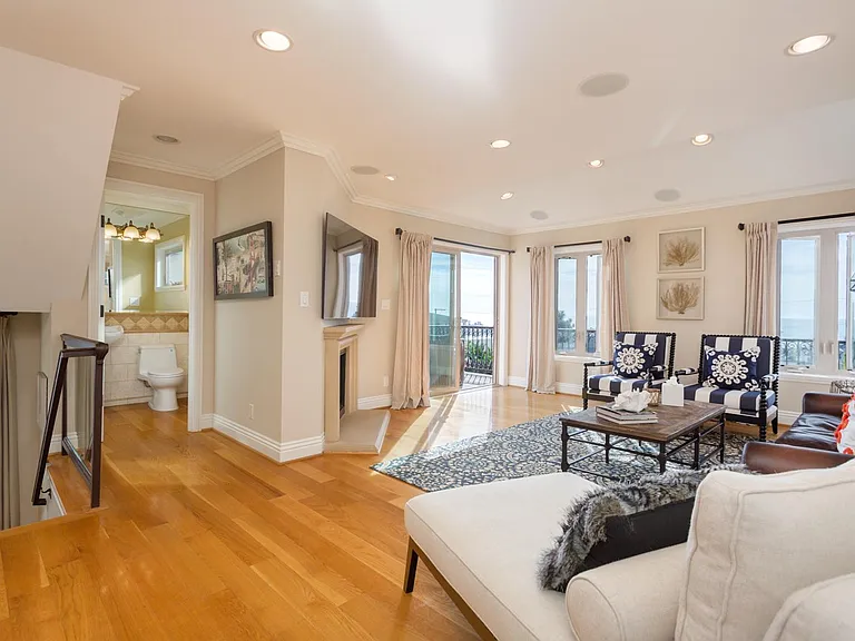 918 Monterey Blvd — Photo 8