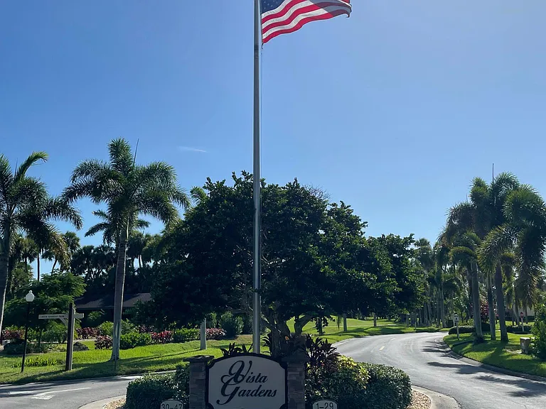 Beautiful entrance to the Vista Gardens community.