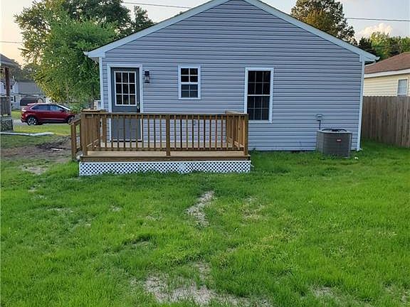 3rd image of 102 Windsor Ave